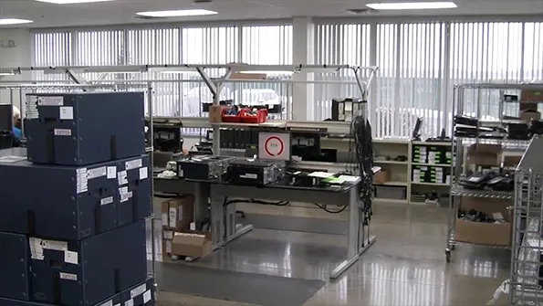 Промышленная металлическая мебель для мастерских