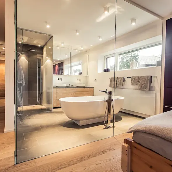 Современная ванная комната в спальне